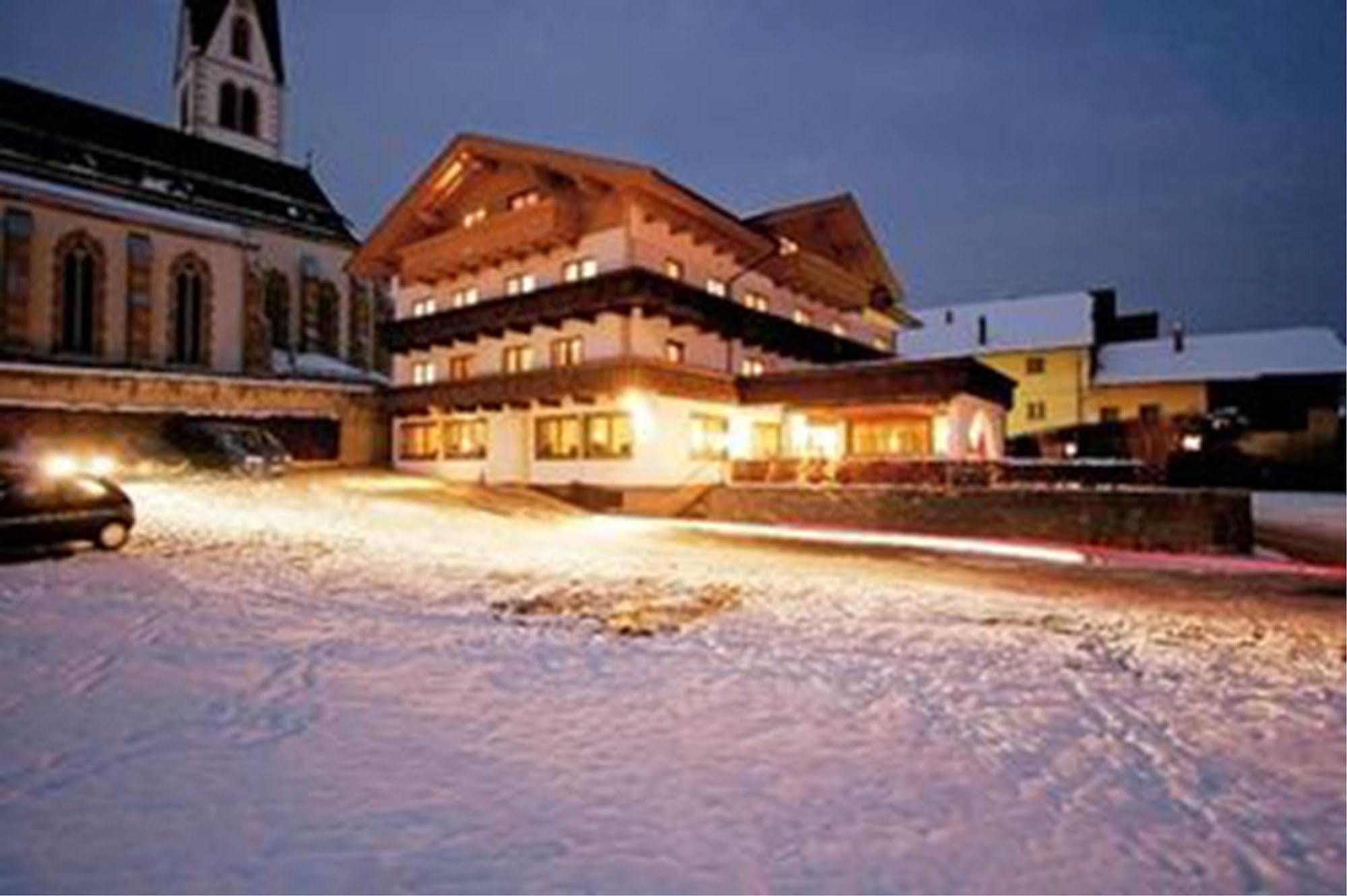 Hotel Neuwirt Mieming Exterior photo